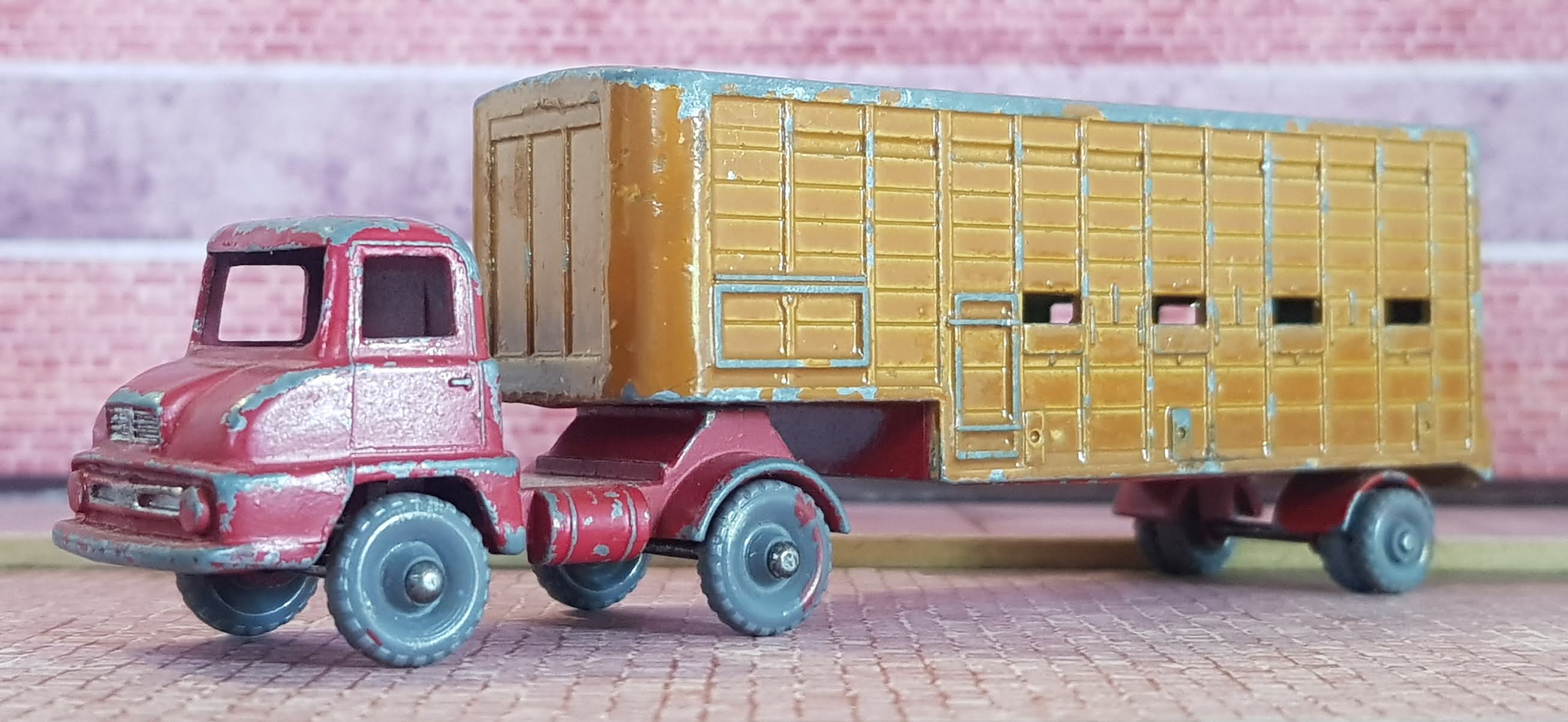 RetroAutosEnEscala THAMES TRADER JENNING CATTLE TRUCK