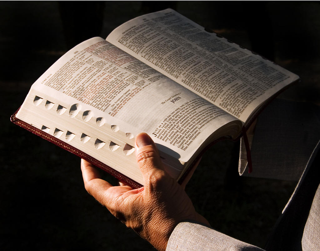 Bíblia Sagrada O livro mais vendido do mundo e o Menos Lido. Chamado ao Evangelho