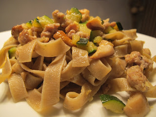 tagliatelle funghi salsiccia e zucchine