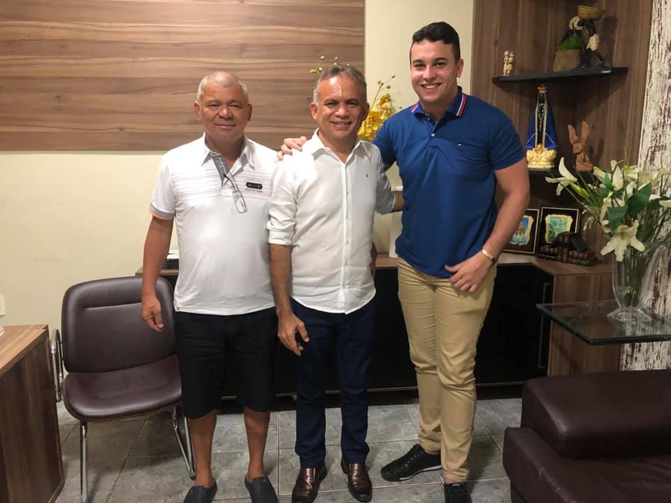 Prefeito Marcone Tavares convida ex-secretário Auricélio Fernandes para ser coordenador de esportes para a juventude na Secretaria da Juventude e Esporte de Aurora Prefeito Marcone Tavares convida ex-secretário Auricélio Fernandes para ser coordenador de esportes para a juventude na Secretaria da Juventude e Esporte de Aurora