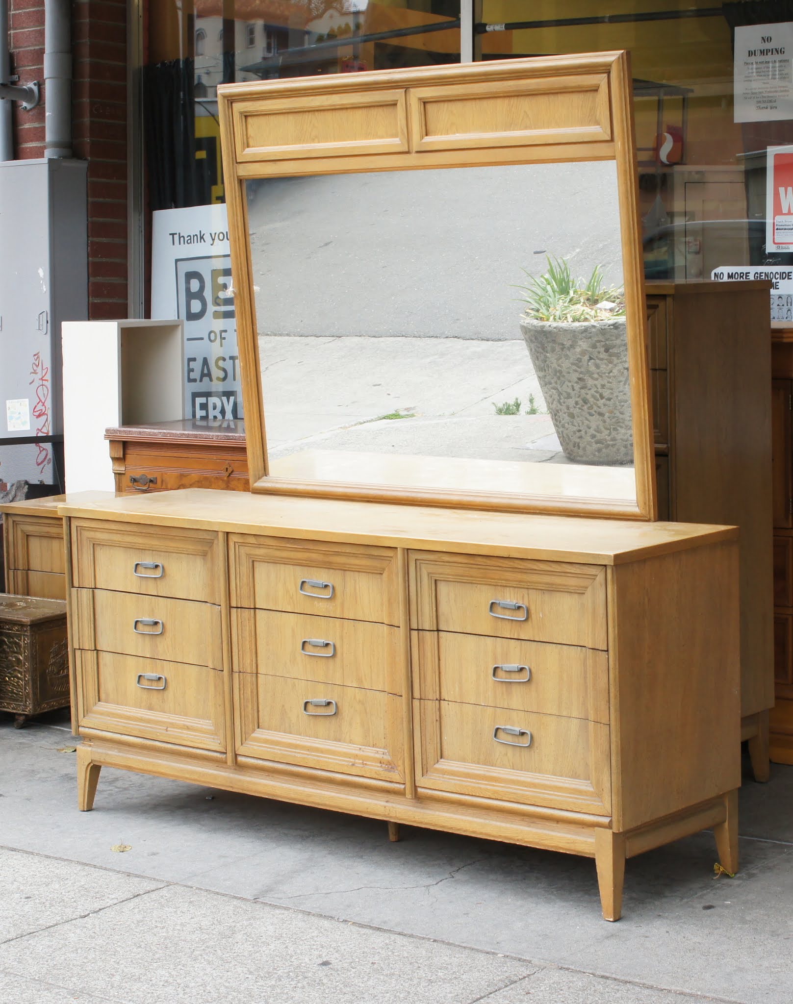 UHURU FURNITURE & COLLECTIBLES SOLD 106153 Vintage Mid Century 9