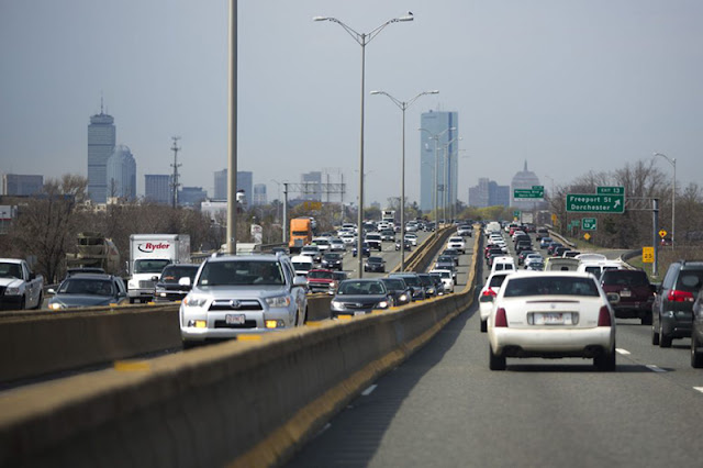 Pedestres e crianças em Boston 