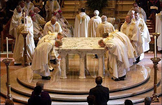 priest kiss altar cavity