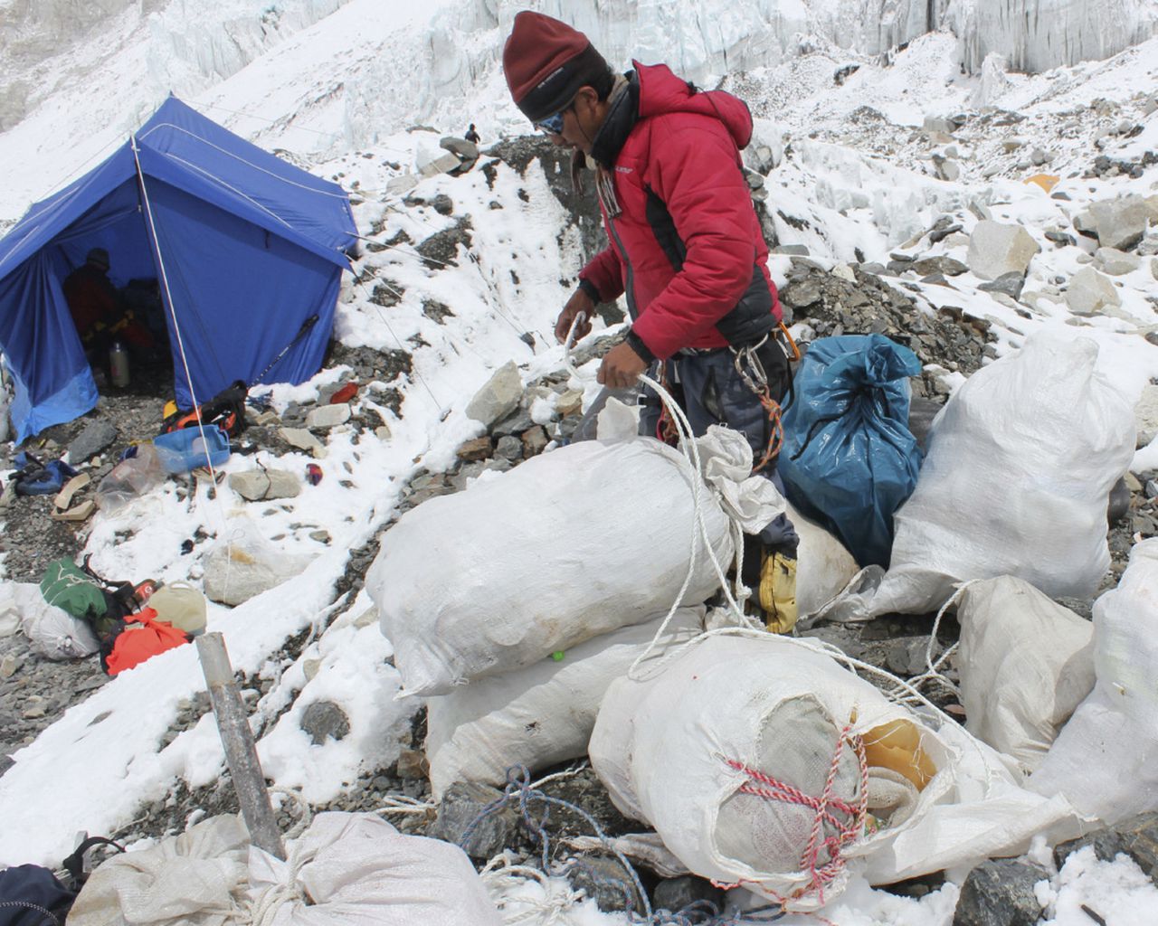 네팔 사람들이 등산객들 싫어하는 이유 - 꾸르