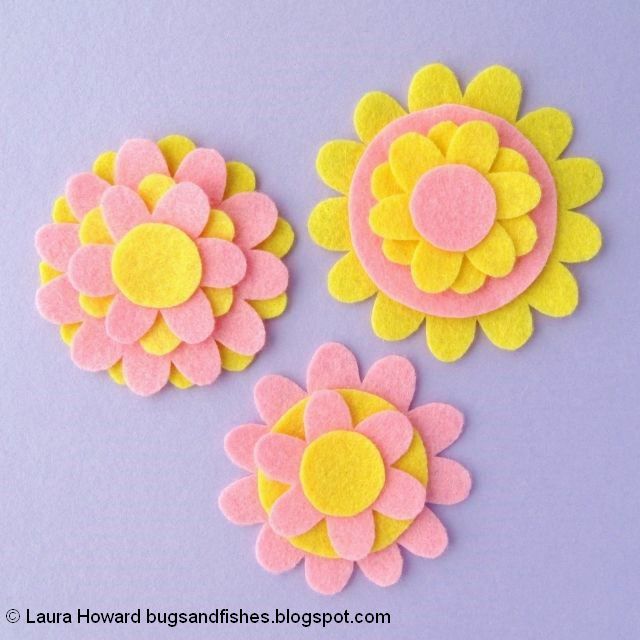 Felt Flower Brooches Tutorial: layer the felt pieces