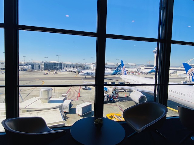 LAX United Polaris Lounge Review For Swiss Business Class LAX - Zurich (ZRH)