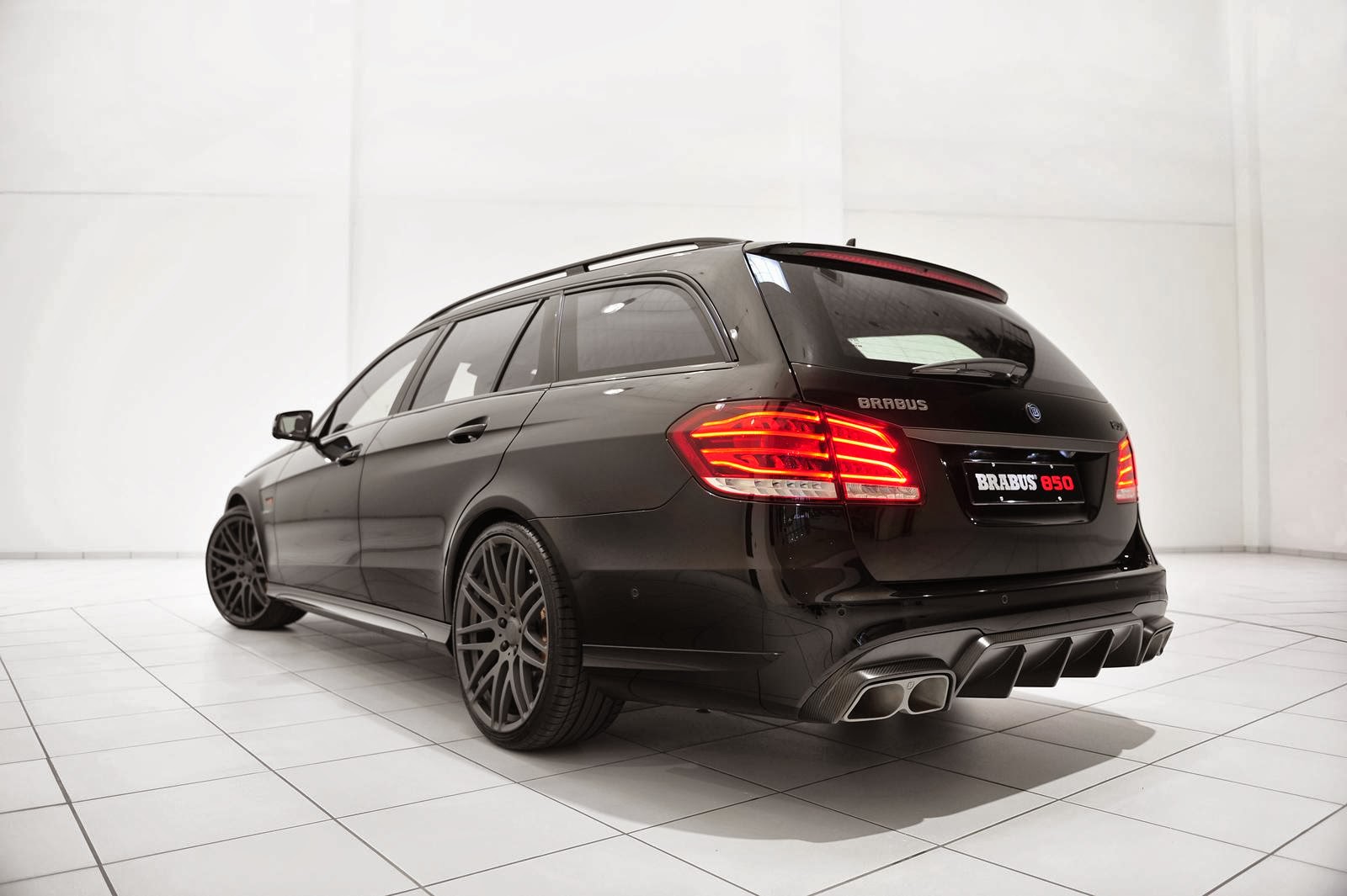 [Resim: BRABUS+850+E63+6.0+Biturbo++2.jpg]