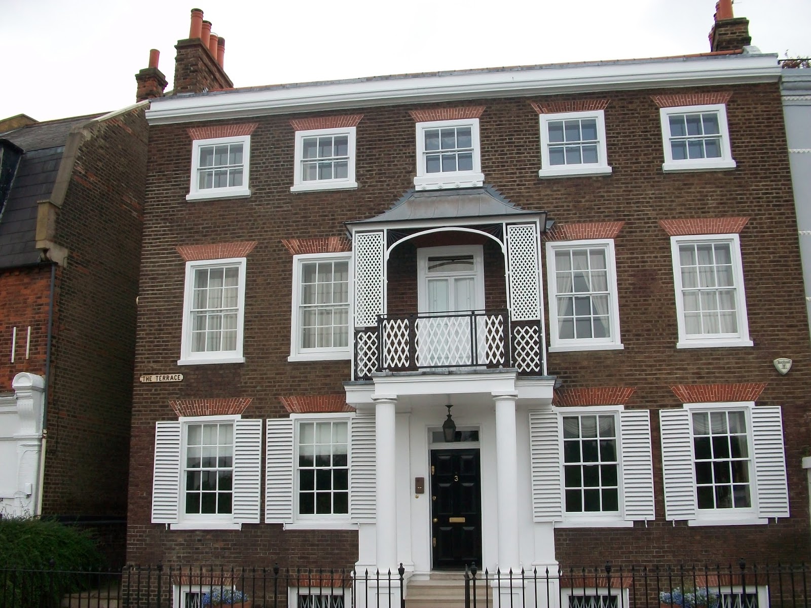 Julie's Travels, Home Page Barnes, London