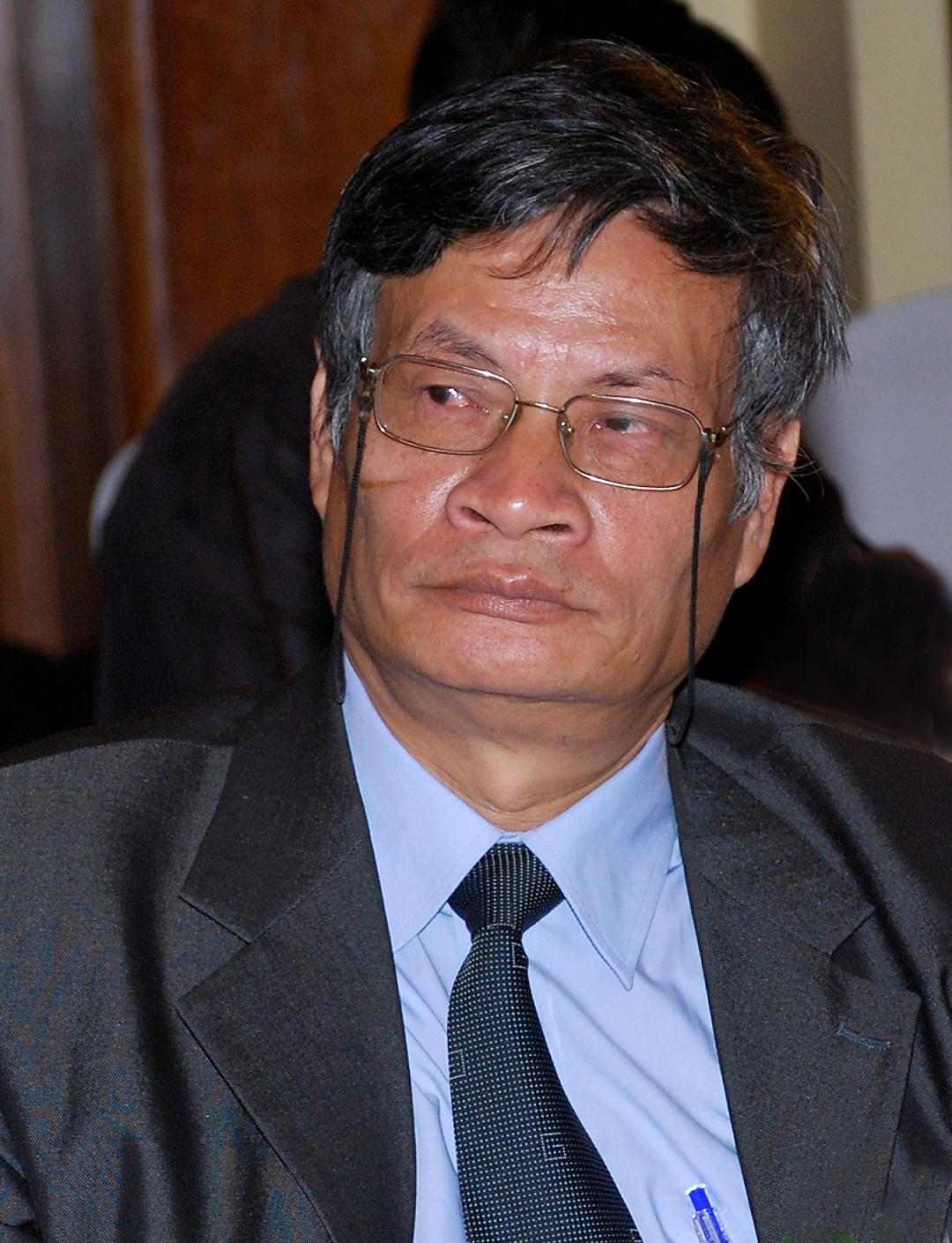 Selfnominated, Nguyen Quang A is playing a political comedy