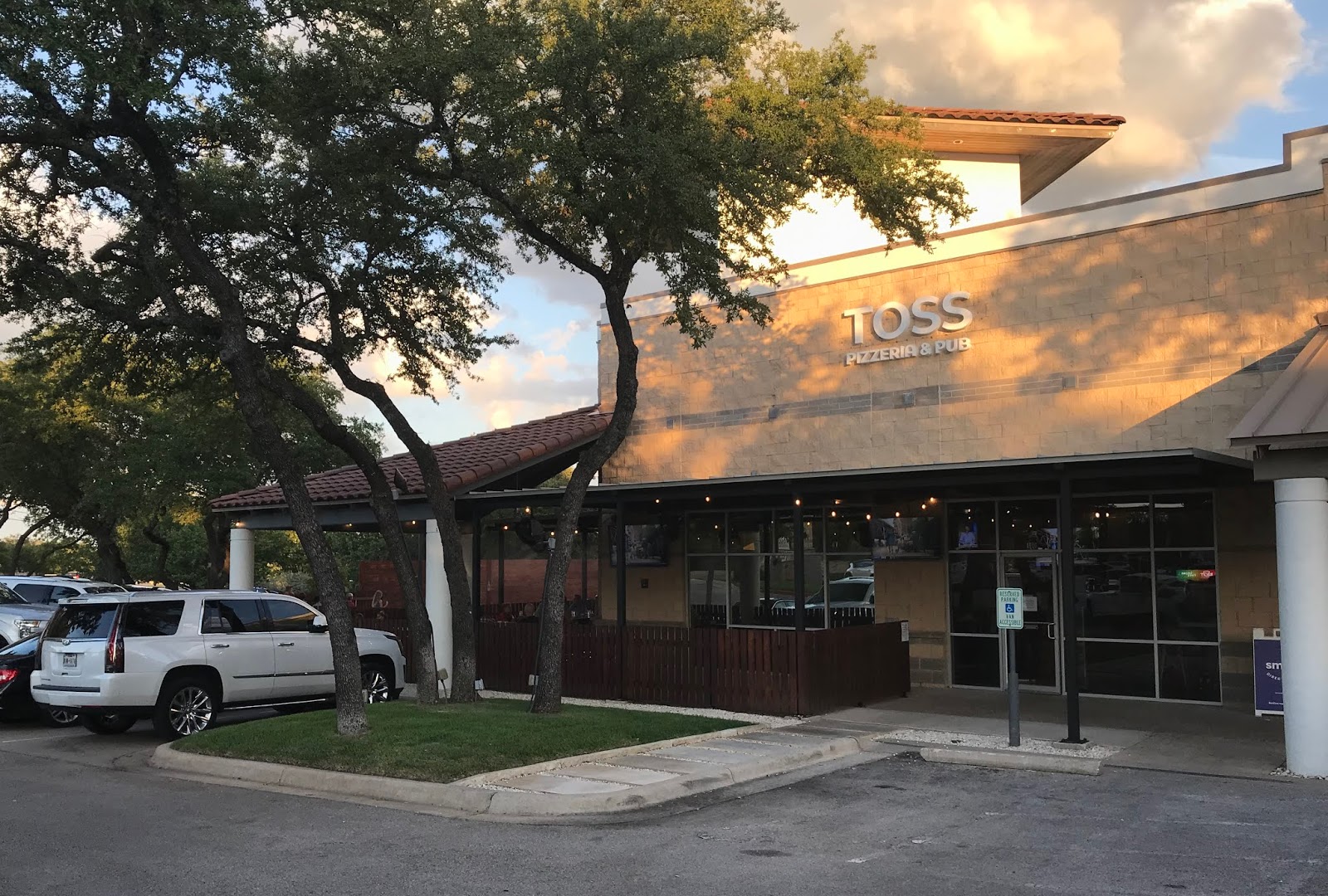 Pizza Quixote Review Toss Pizzeria & Pub Austin, TX