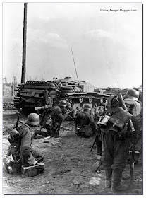 German soldiers crouch behind  Stug 3 assault gun outskirts of Stalingrad 1942 Rare WW2 Image
