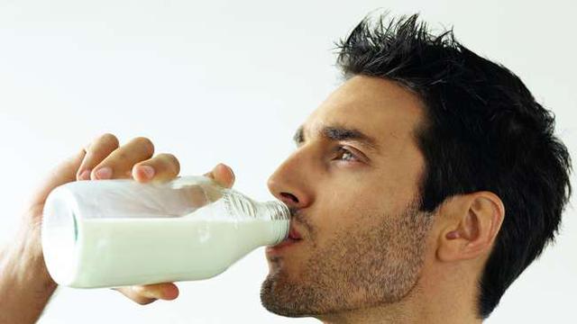 5 Manfaat Minum Susu untuk Orang Dewasa