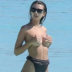 Emily Ratajkowski Pillada Haciendo Topless En Playas Mexicanas Foto 6