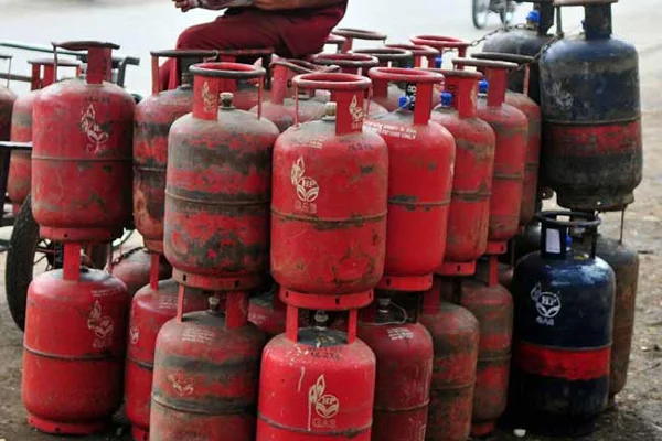 Own a car? You may soon have to forgo LPG subsidy, News, New Delhi, Politics, BJP, Criticism, Business, Report, Office, Television, Advertisement, National