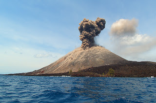 gunung berapi, krakatau, anak krakatau, letusan krakatau, gunung meletus
