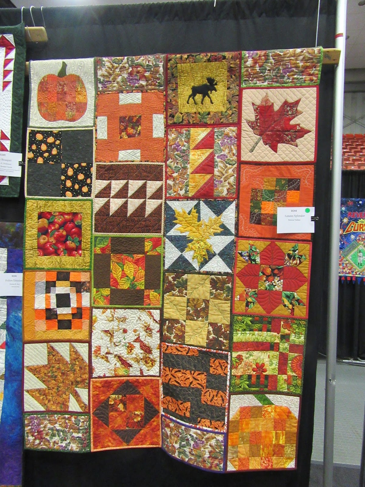 Busy Thimble Visitors and More Maine Show Quilts