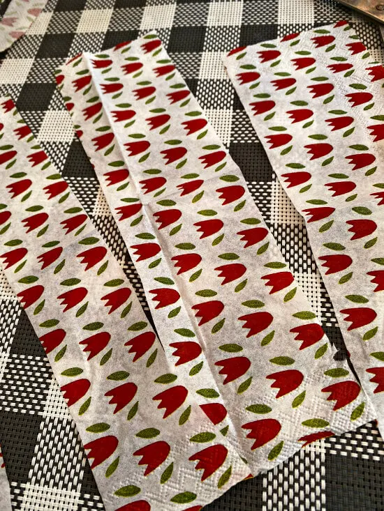 Cutting a napkin into strips