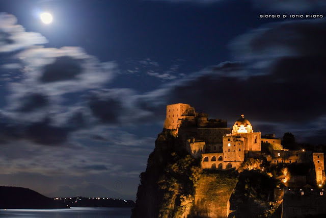 Luna, Moon, Castello, Castello Aragonese, Castle, Ischia, Foto Ischia, Ischia Ponte, Vesuvio, Vivare, Procida, Moonlight, 