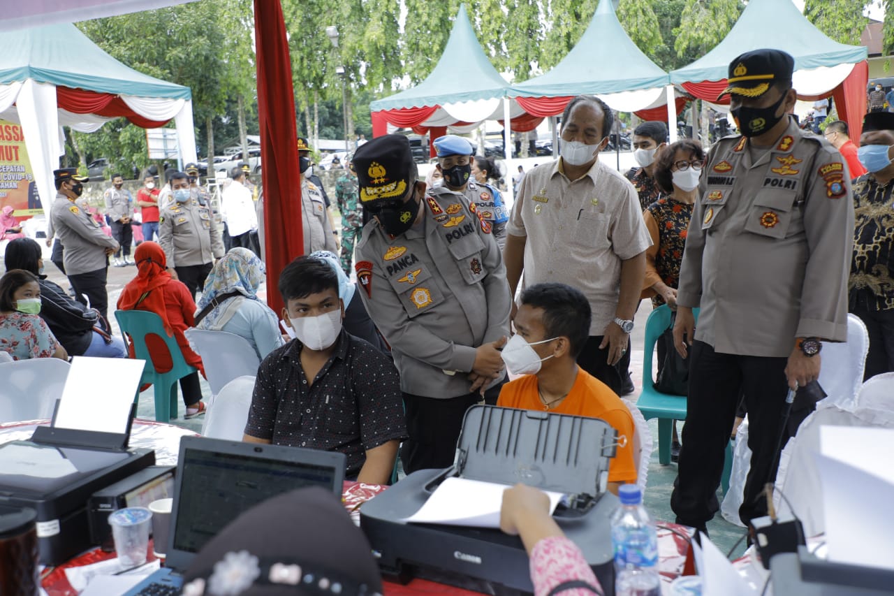 Wabup Asahan Dampingi Kapolda Sumut Meninjau Langsung Pelaksanaan Vaksinasi Covid 19