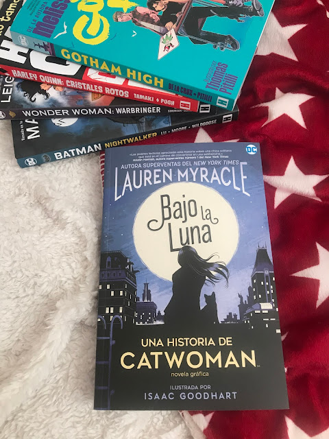 Reseña literaria Bajo la luna, Una historia de Catwoman