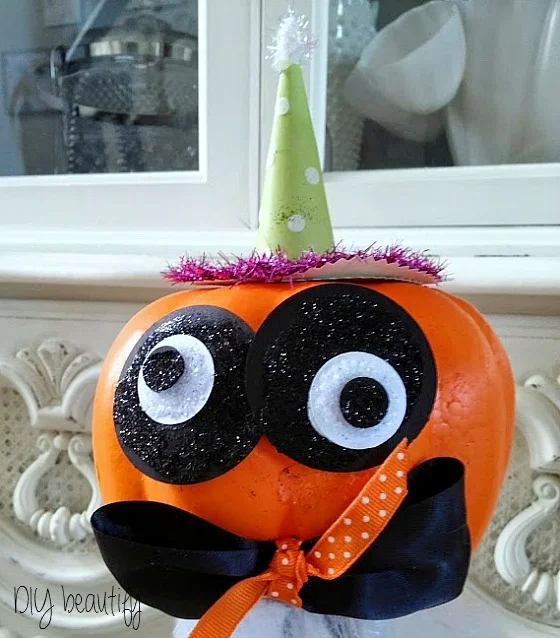 Cute Halloween Pumpkin at www.diybeautify.com