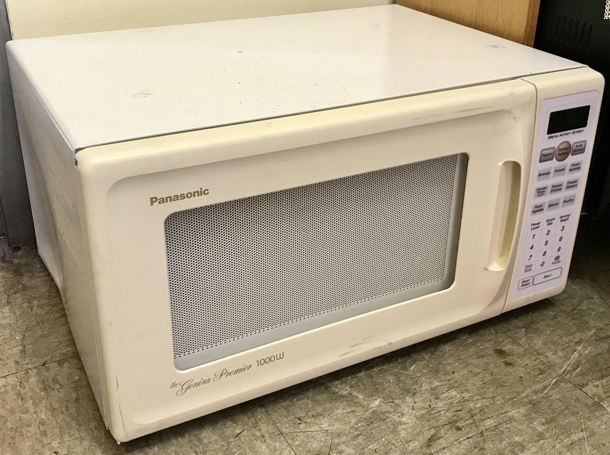 Rob Sold An Oven At A Profit Of 35 Uhuru Furniture & Collectibles: 'The Genius Premier' 1000W Microwave by