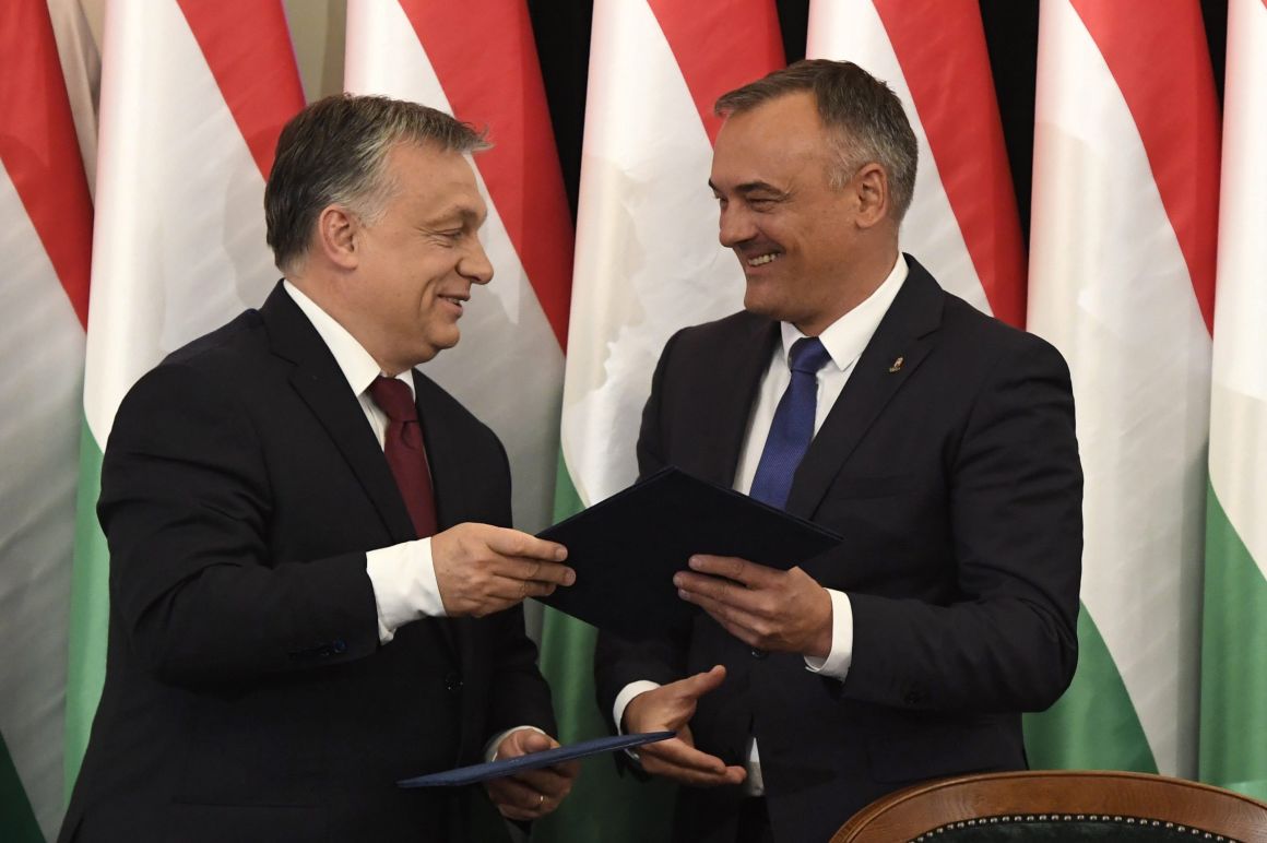 Feleség kénytelen szexvideó