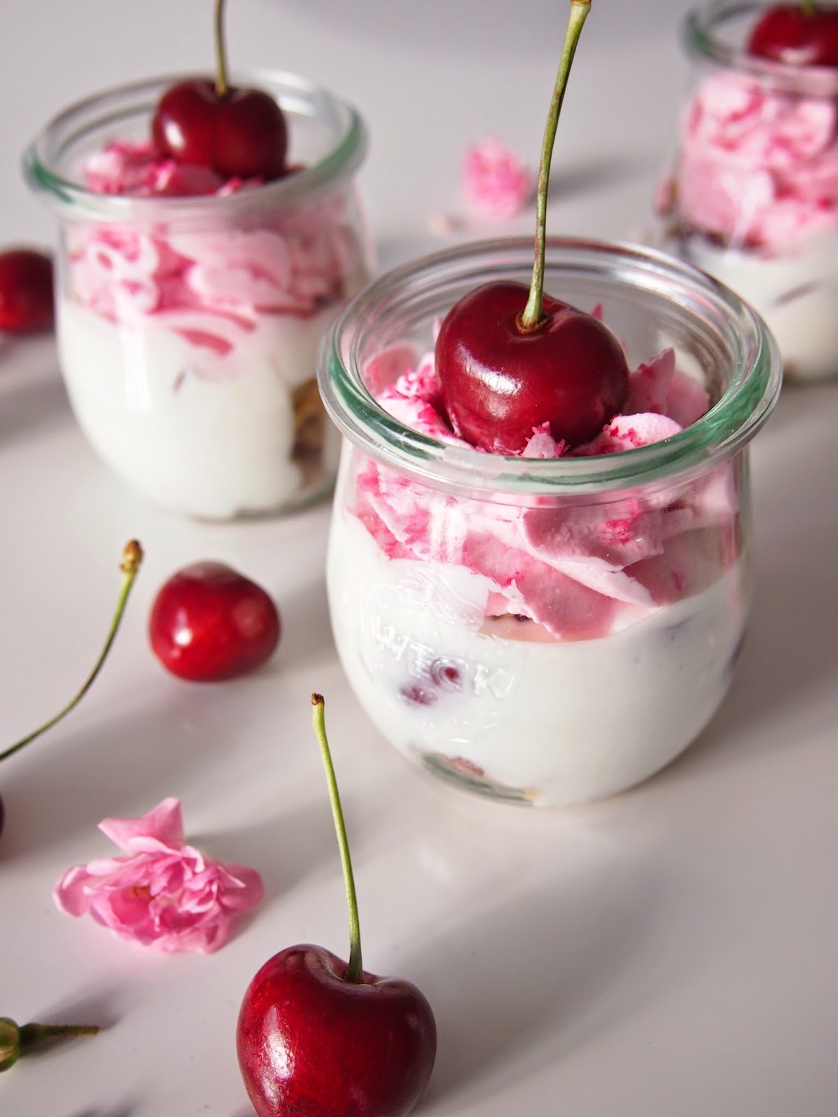 dieZuckerbäckerei: Kirsch-Vanille-Quark mit Knusper