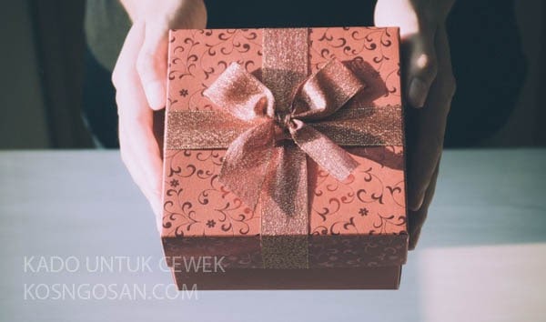 50 Kado Untuk Sahabat Wanita Yang Murah Dan Berkesan Kosngosan