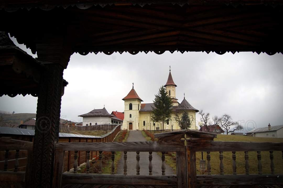 Biserica parohiala din Manastirea Humorului