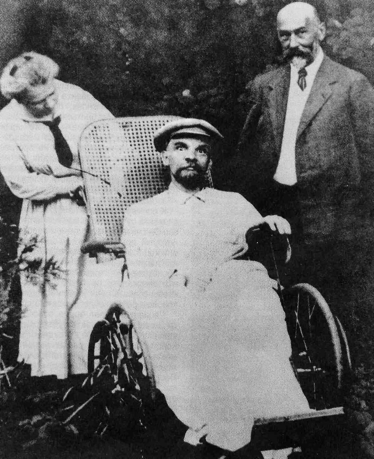 Vladimir Lenin’s piercing stare while in a wheelchair, 1923.