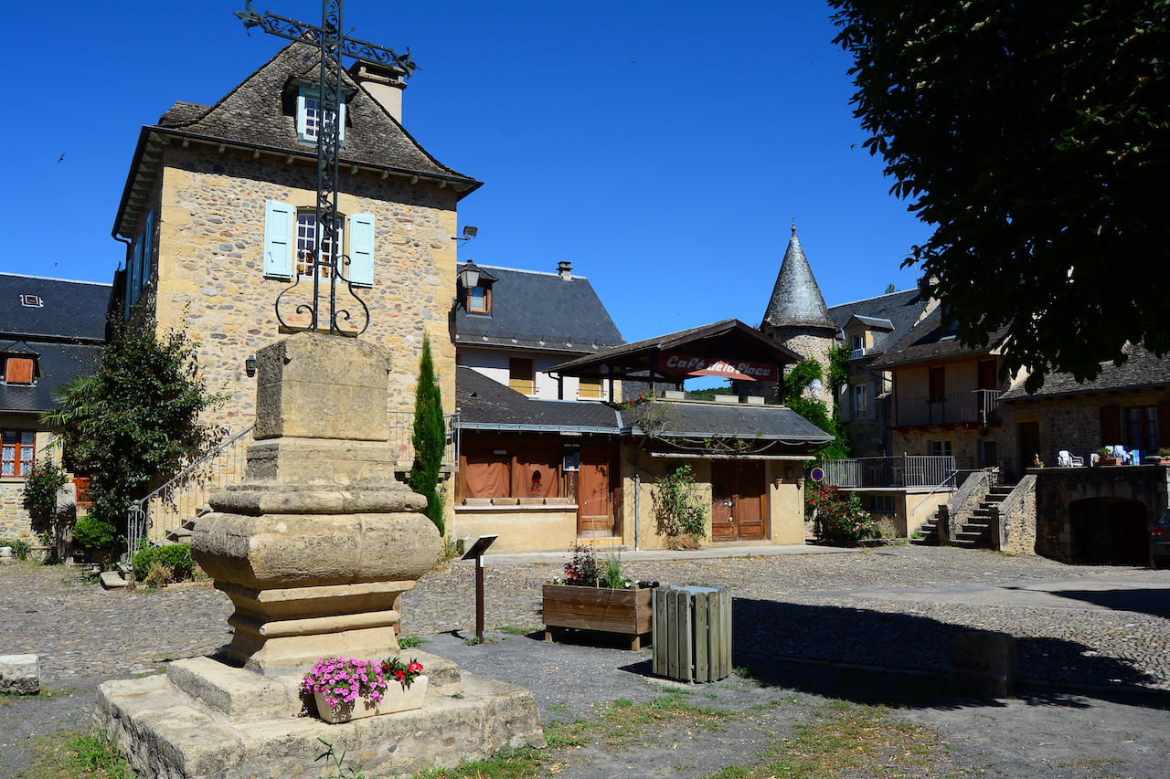 France SainteEulalied'Olt, la pause médiévale Les routes de tous