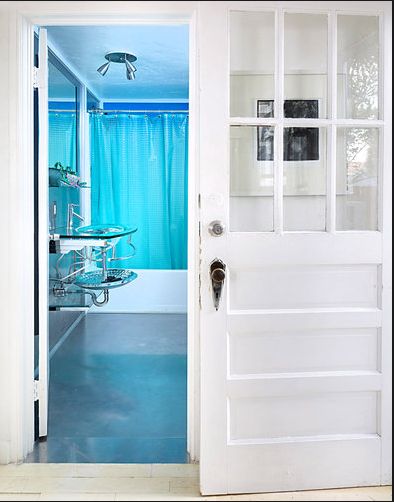 Casa pequena cor de rosa e turquesa. Blog Achados de Decoração decoração casa pequena, decoração azul turquesa, casa de campo