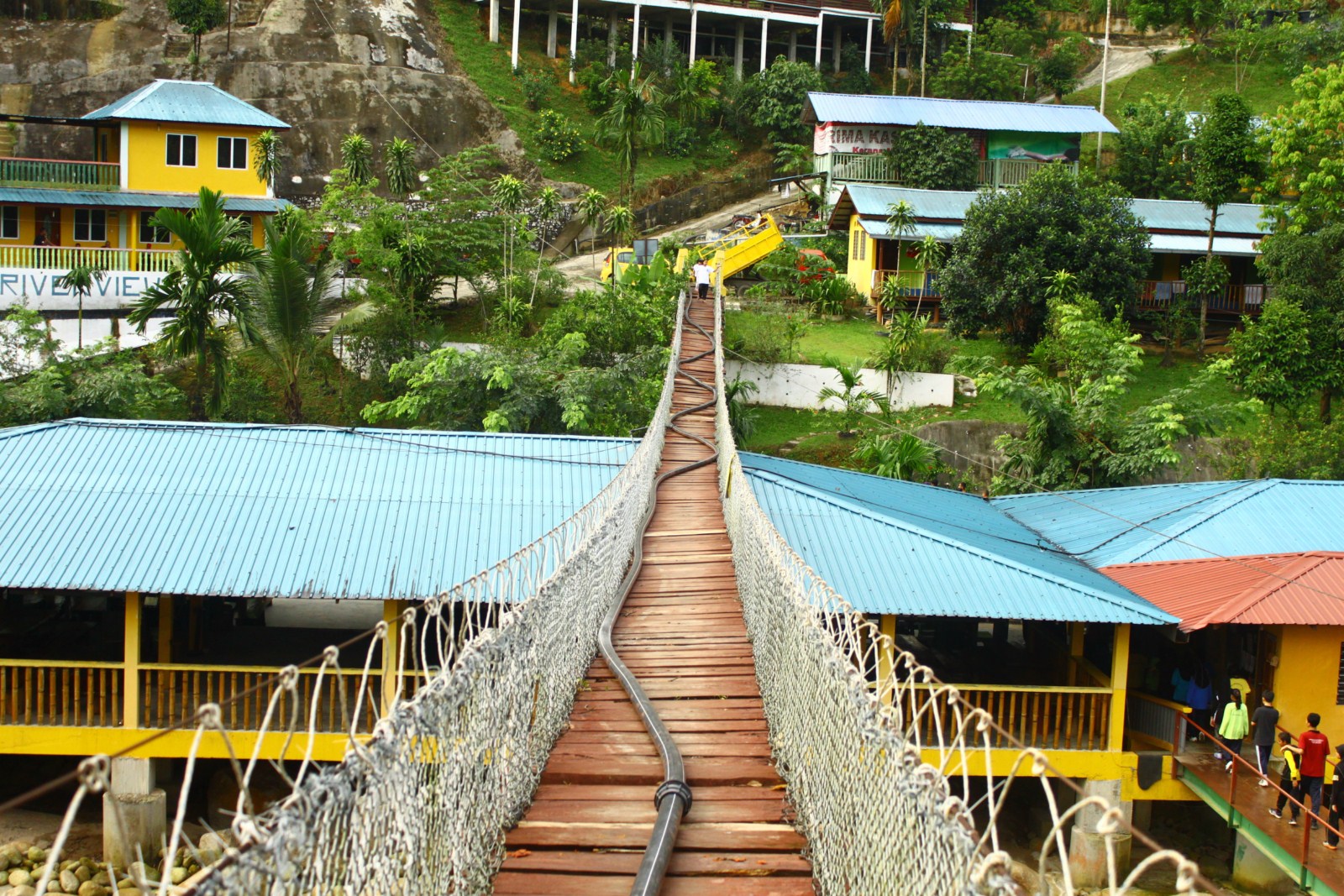 Teratak Riverview Tanjung Malim : BERSAMA ABANG ZUL DI JAMBATAN GANTUNG