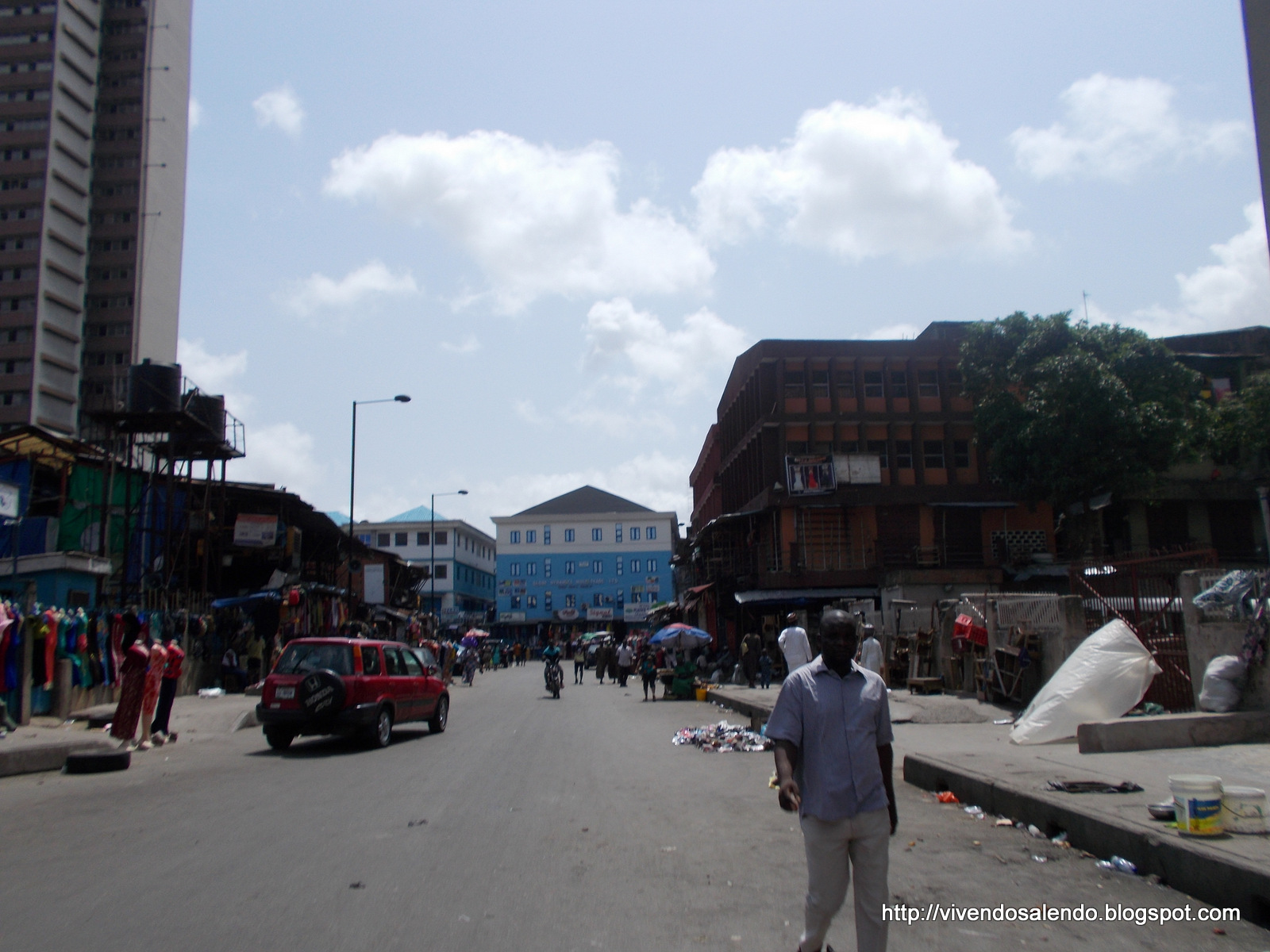 VIVENDO SALENDO Lagos, in Nigeria, la