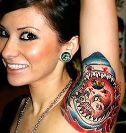 Mulheres tatuadas - tatuagens de tubarão