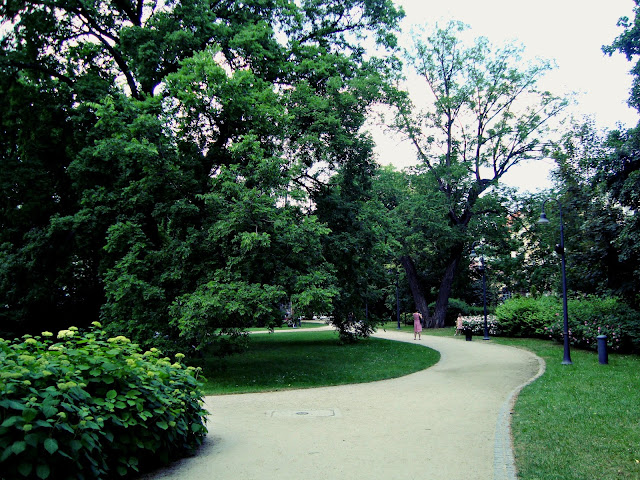 Zaczarowany ogród we Wrocławiu. Spacer po Wrocławiu. Park. 