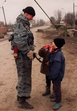 COMANDO RUSO CON NIÑOS CHECHENOS PUESTO DE CONTROL GROZNY (--/03/1996)