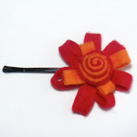 Horquilla fieltro rojo y naranja. VENDIDA