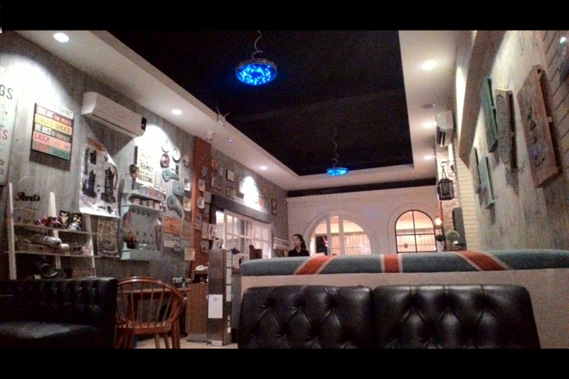 Café London Makassar Instagramable