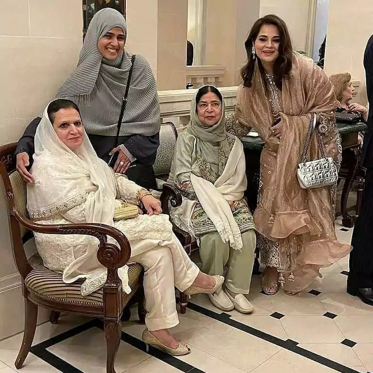 Beautiful Family Pictures of Ayesha Saif With Her Husband And In-Laws