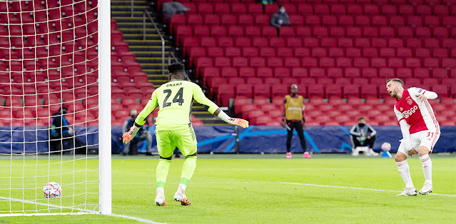 النيران الصديقة تمنح ليفربول الفوز على أياكس النيران الصديقة تمنح ليفربول الفوز على أياكس