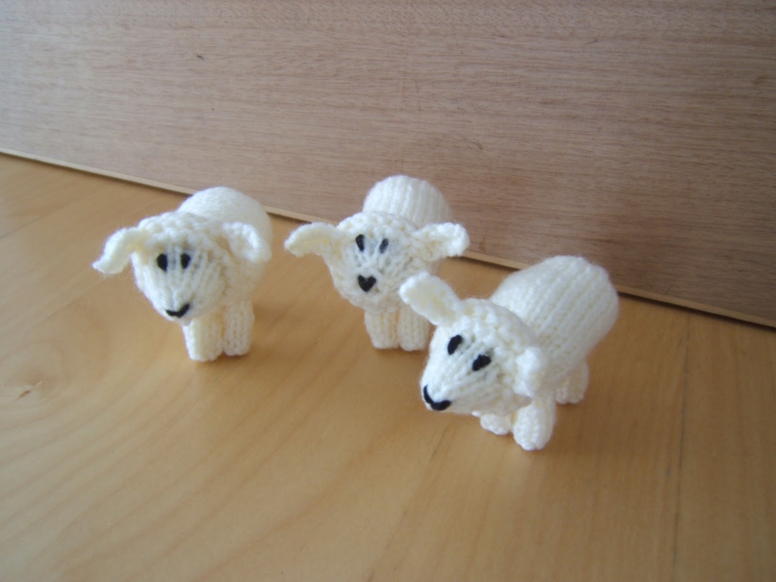 http://1.bp.blogspot.com/-o5Fr6xA6vK8/UFDYT_VLbbI/AAAAAAAAAm8/F8Y_VzSPaz8/s1600/Knitted+Sheep+06.jpg