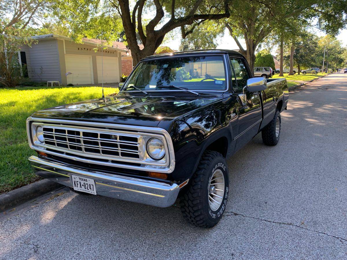 1975 Dodge Ram Powerwagon - DailyTurismo