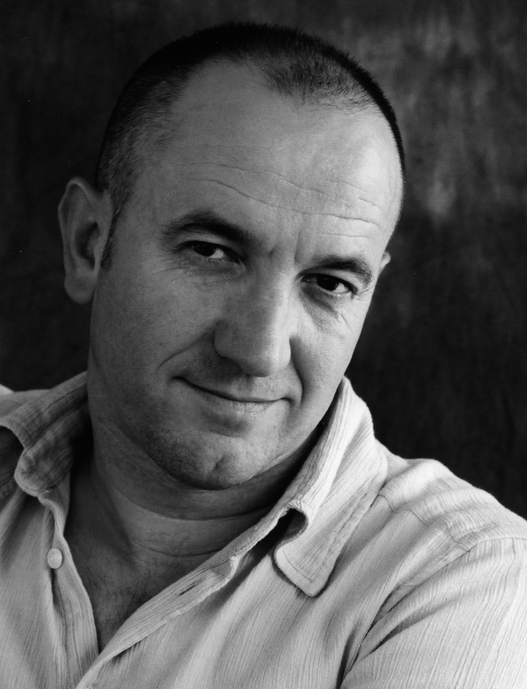 Elles Sont Grises Pour L'écrivain Philippe Claudel Leyendo en el bus: Almas grises, de Philippe Claudel