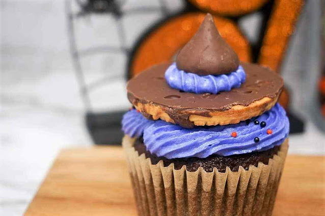 Hocus Pocus Witch Hat Cupcakes