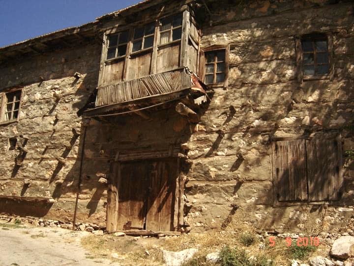 Gencek Düğmeli Evleri ve Gencek Mimarisi
