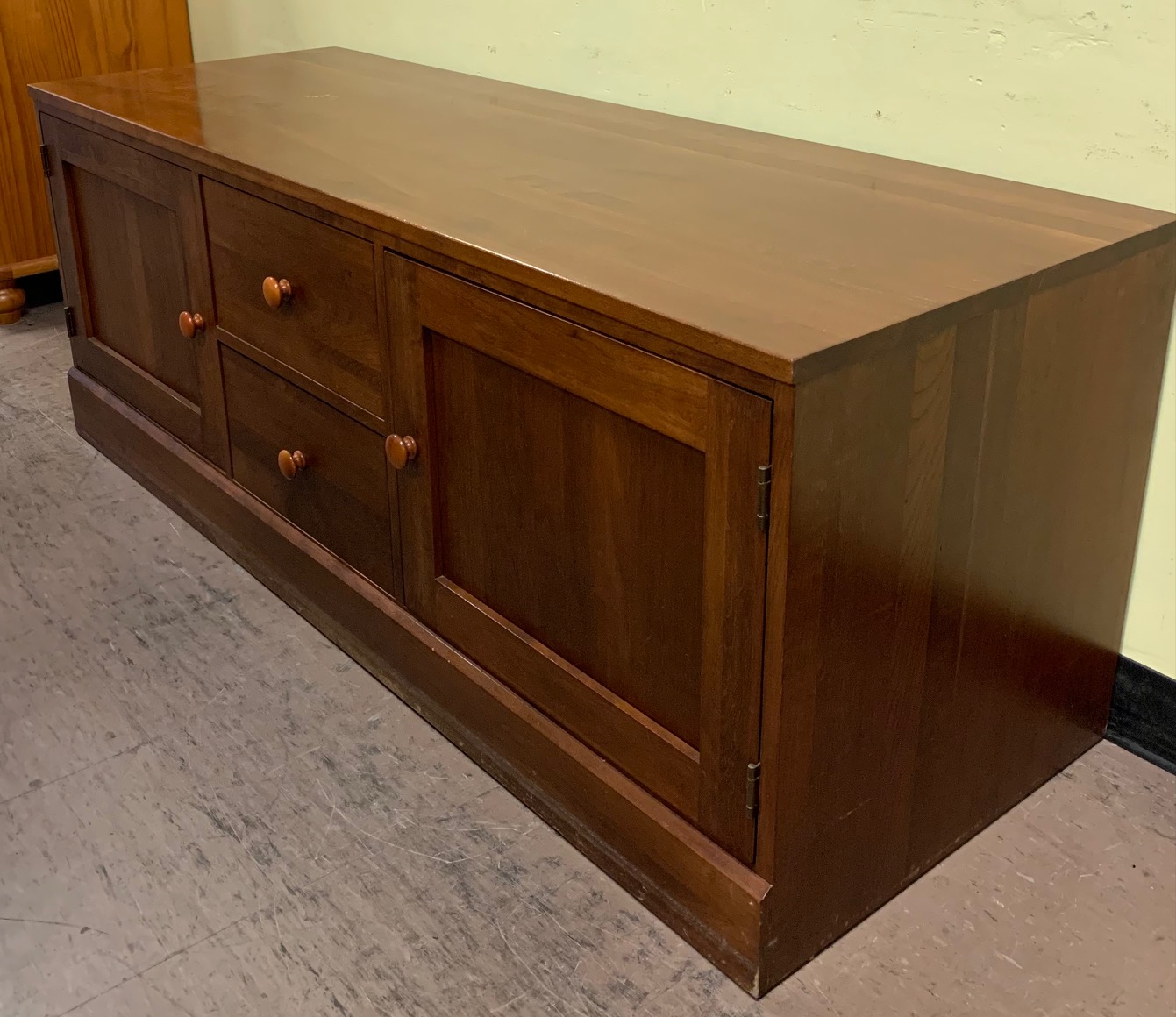 UHURU FURNITURE & COLLECTIBLES SOLD 100742 Ethan Allen Cherry T.V