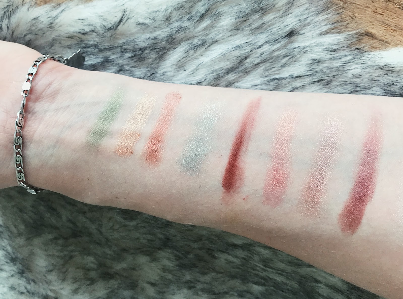 Essence Crystal Power eyeshadow palette Essence Crystal Power eyeshadow palette