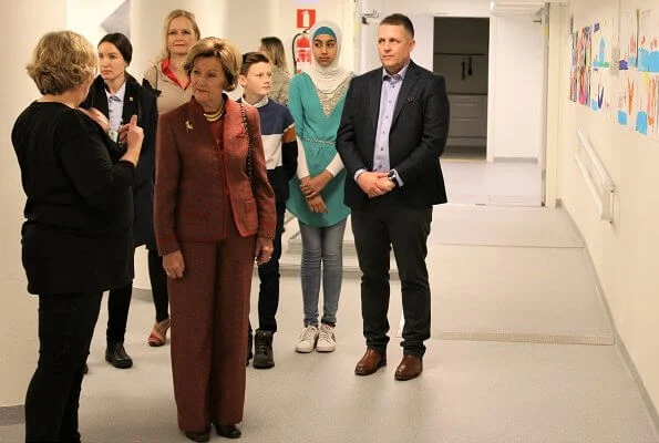 Queen Sonja visited Skien municipality to present Queen Sonja School Award and presented the award to Stigeråsen School